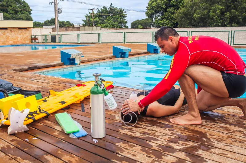 That Pool Rule About Waiting After Eating? It Was Never Really About Stomach Cramps